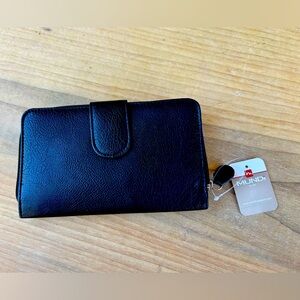 Mundi Women’s Clutch Wallet in Black